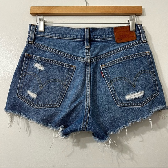 Levi's 501 Women's 26 Distressed Button Fly Frayed Boho Cut Off Denim Shorts - Picture 6 of 13